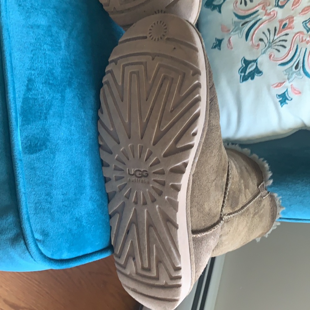 Ugg Bailey Button - image 4